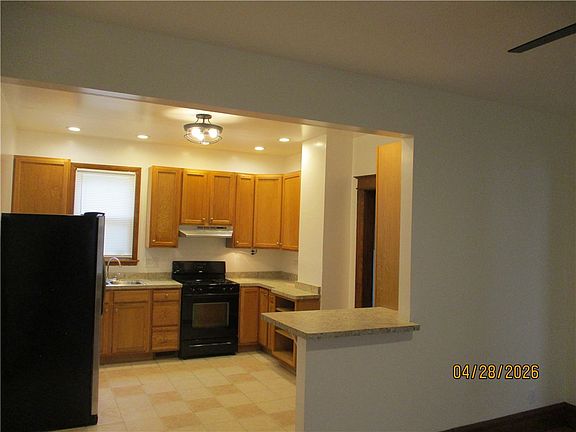 2nd image of 221 Hazelwood Ter
