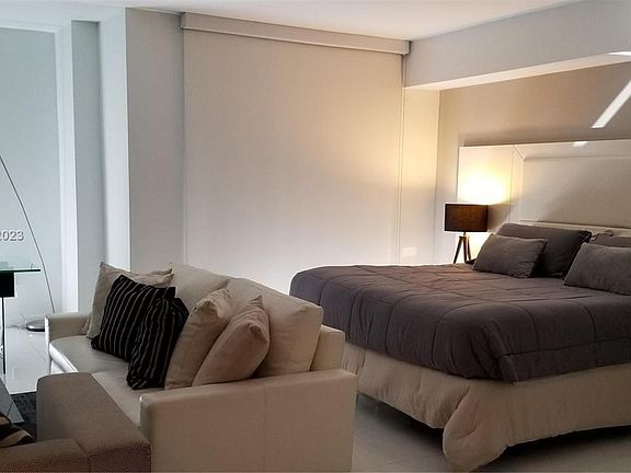 3rd image of 31 SE 6th St APT 603
