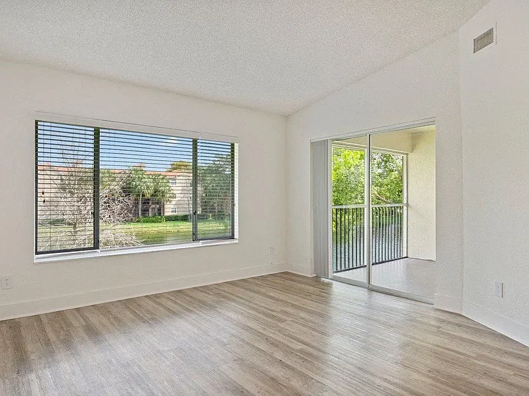 Lakepointe at Jacaranda — Photo 81