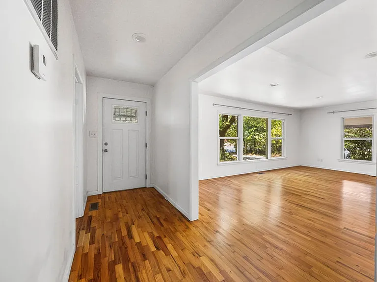 2445 W Mount Comfort Rd — Photo 5