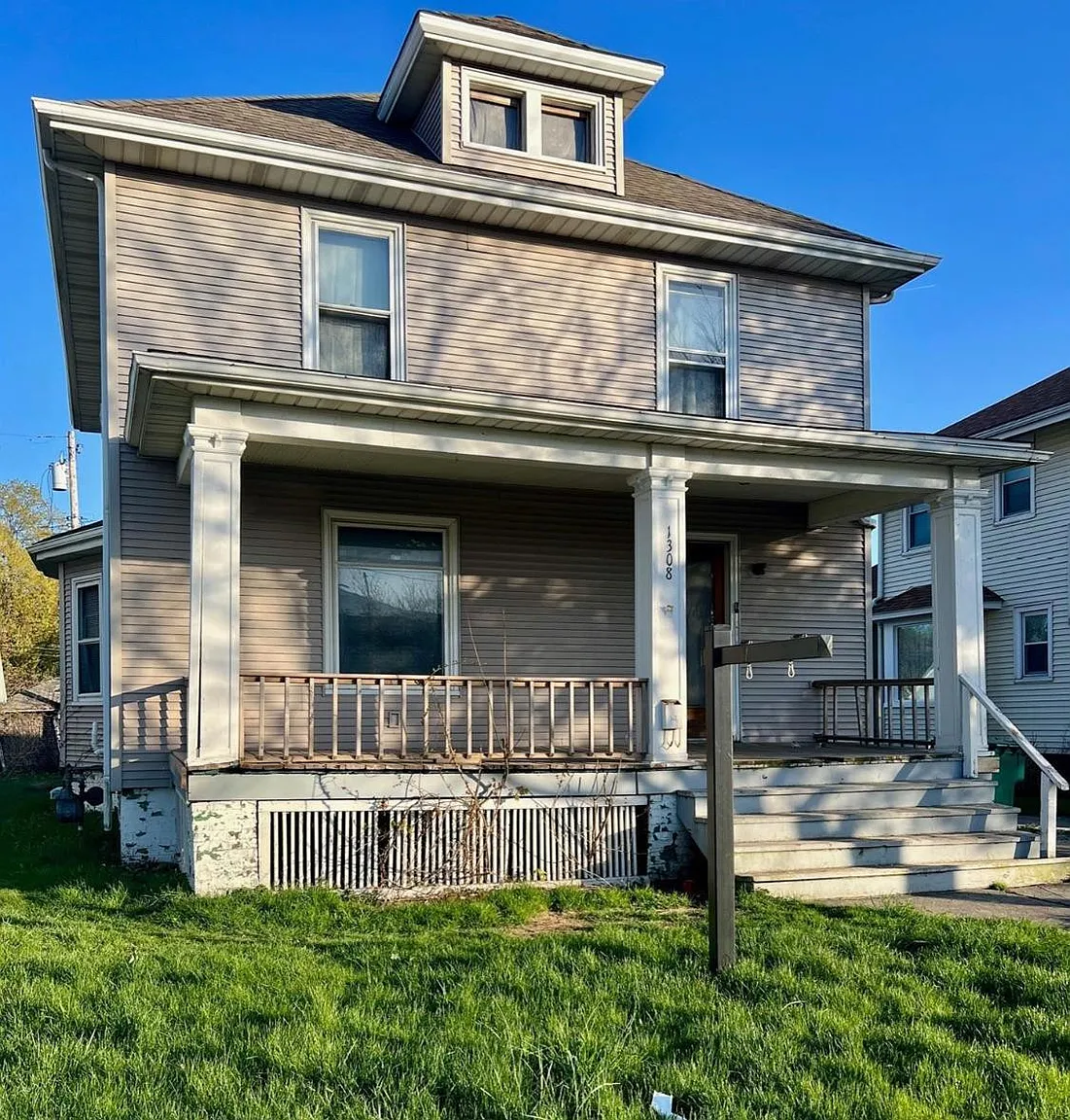 1308 Lincolnway photo 1