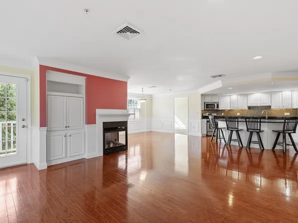 5 Mission Rd Unit 203, North Chelmsford, MA 01863
