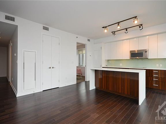 5th image of 300 Lisgar St #611