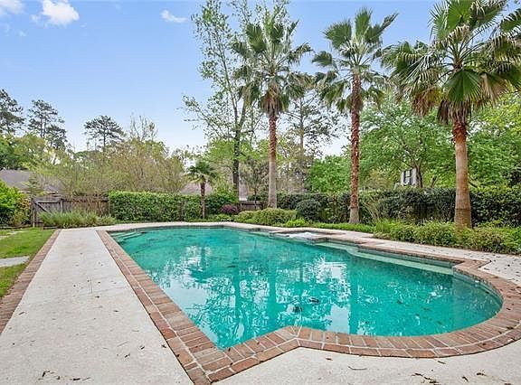 3rd image of 211 Evangeline Dr