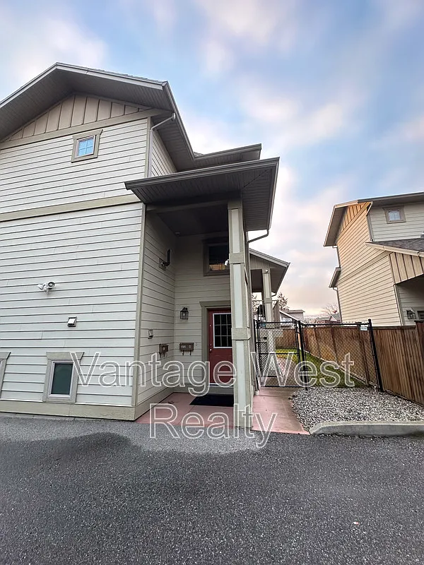 2 bed, 1.0 bath, $1,690 — Photo 2