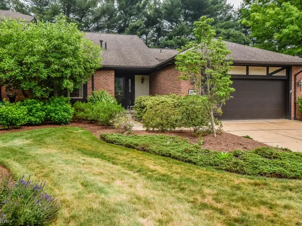 104 N Circle Dr, North Canton, OH 44709