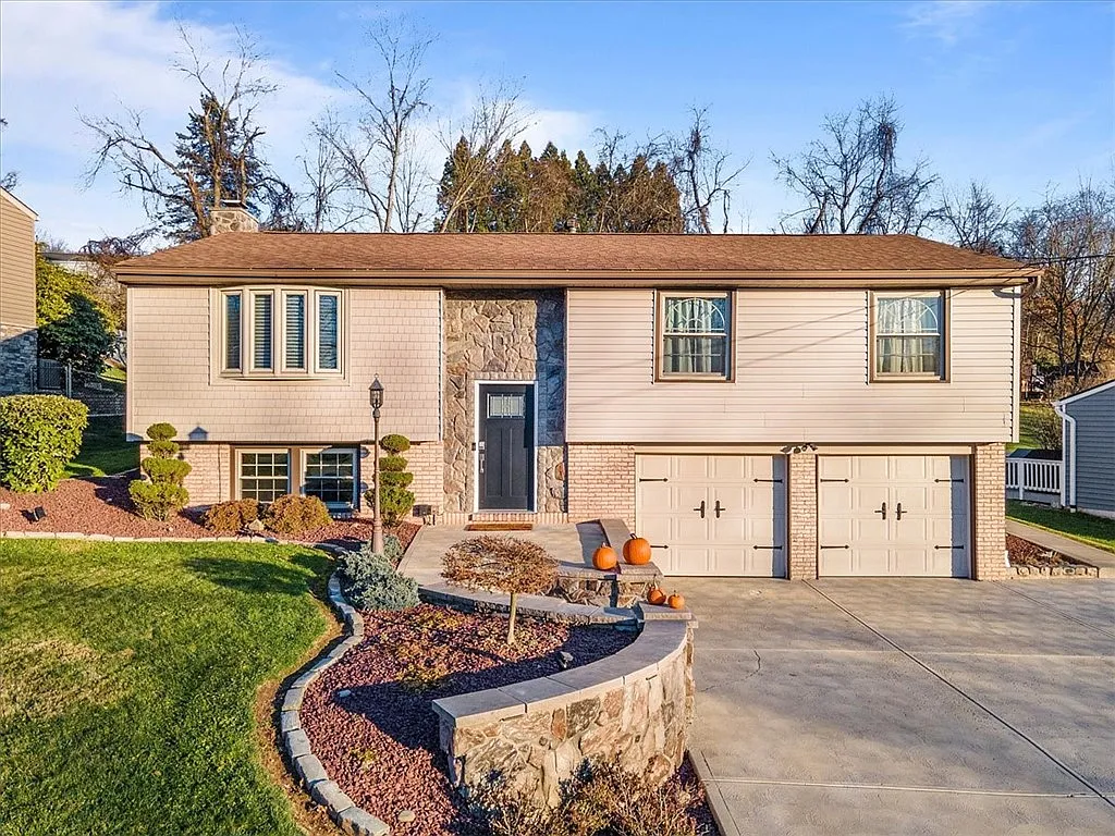 557 Rainier Dr photo 1