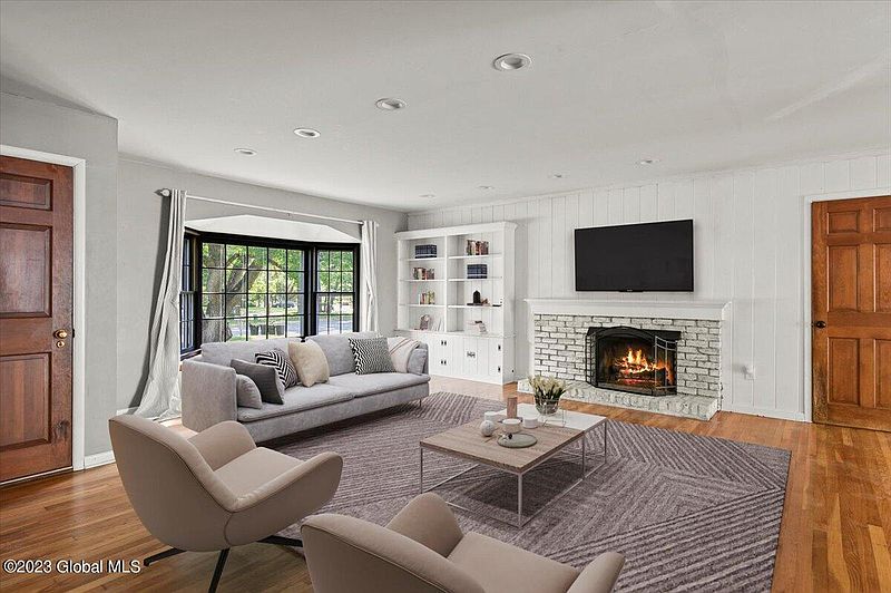 3rd image of 4300 Buckingham Drive