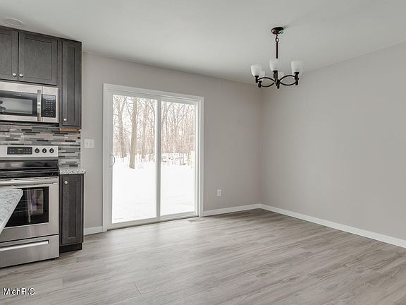 4th image of 6223 Parkview Ave