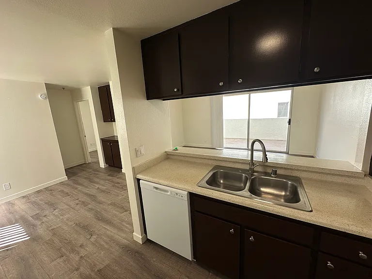 Eureka Gardens Apartments — Photo 4