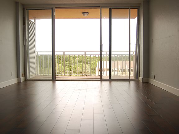 3rd image of 2450 NE 135th St APT 404