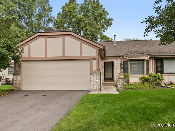 3120 Maple Villa Dr SE, Grand Rapids, MI 49508