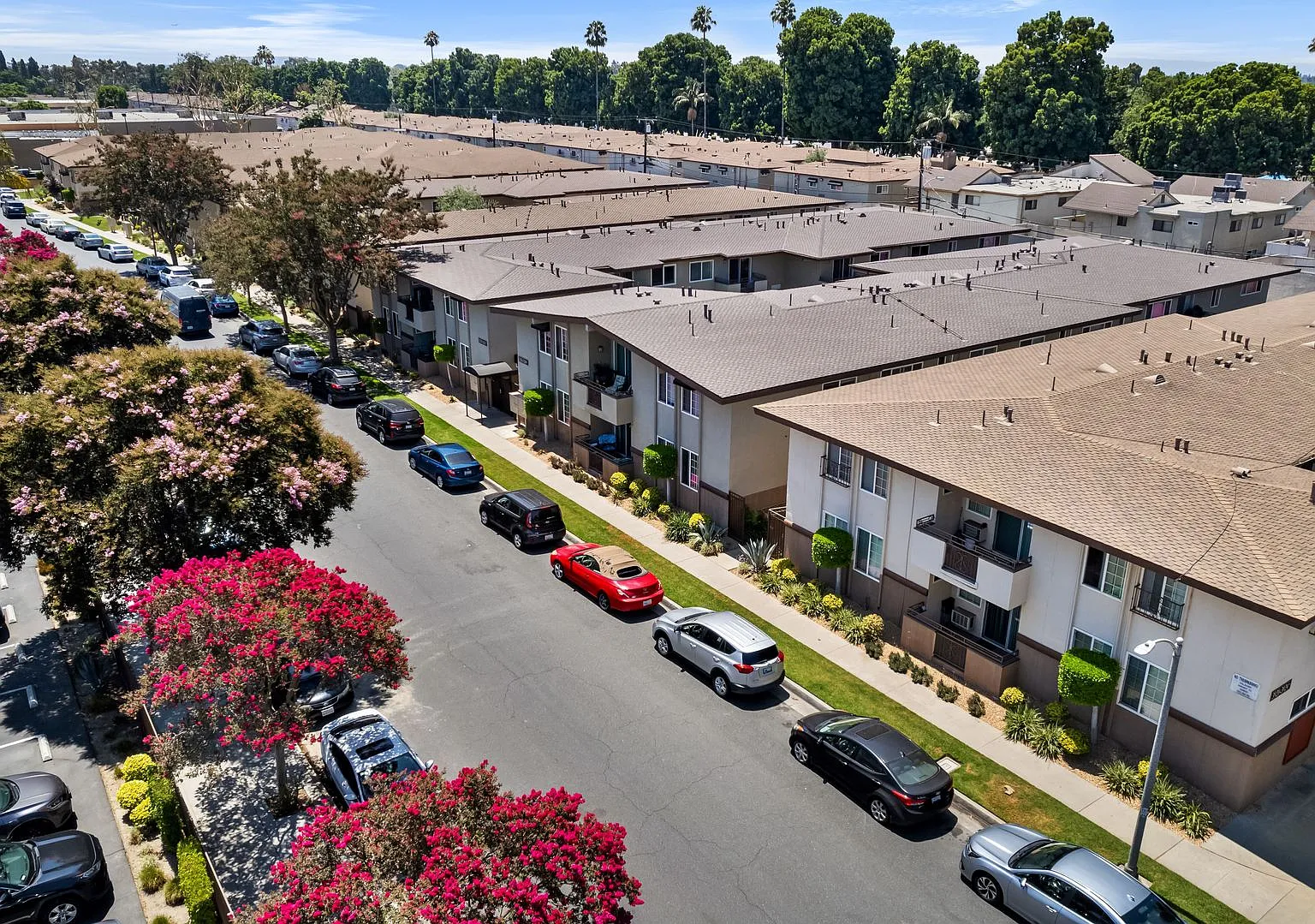 Lakewood Manor Apartment Homes — Photo 4