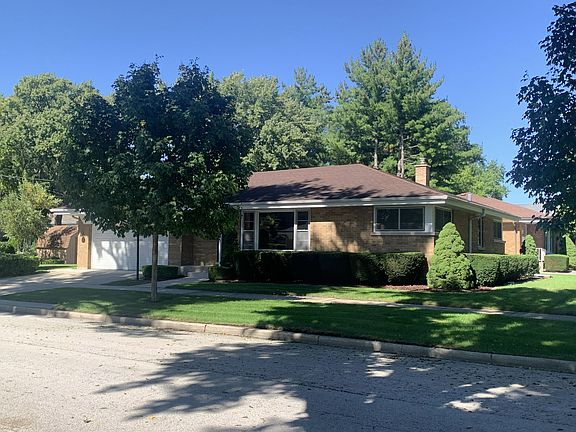 4th image of 225 W Adams St