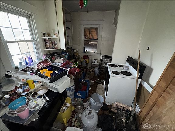 4th image of 911 Crestmore Ave