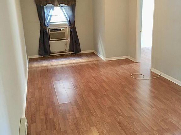2nd image of 5052 Delta St APT 4