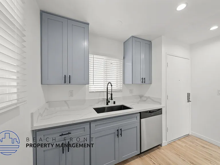708 N. Juanita Ave. — Photo 4