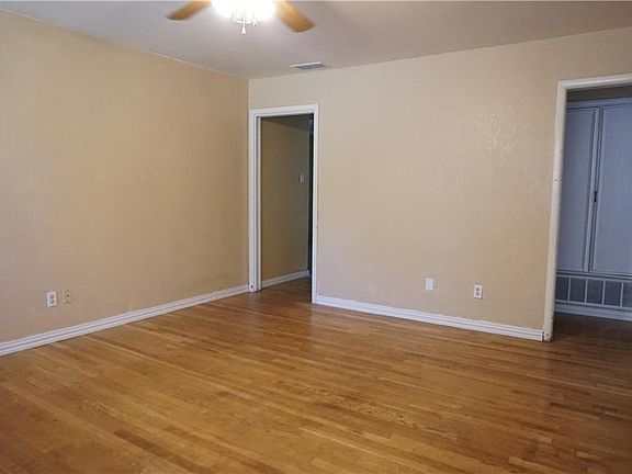 3rd image of 1017 Green St