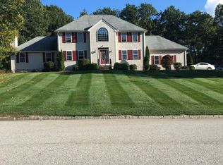 28 Primrose Cir, Tyngsboro, MA 01879