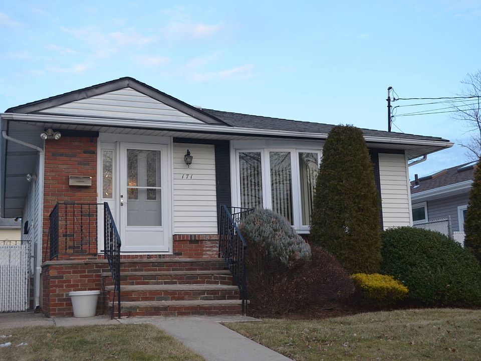 1st image of 171 Seidman Ave