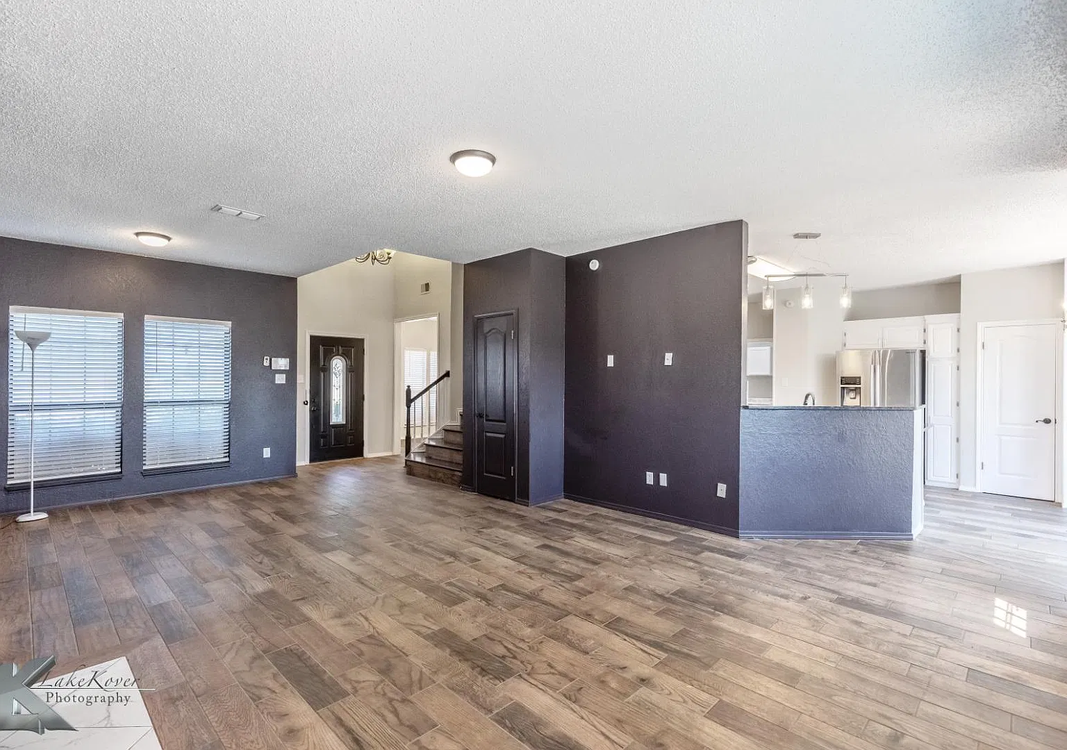 5 bed, 2451 sqft, $4,200 — Photo 2