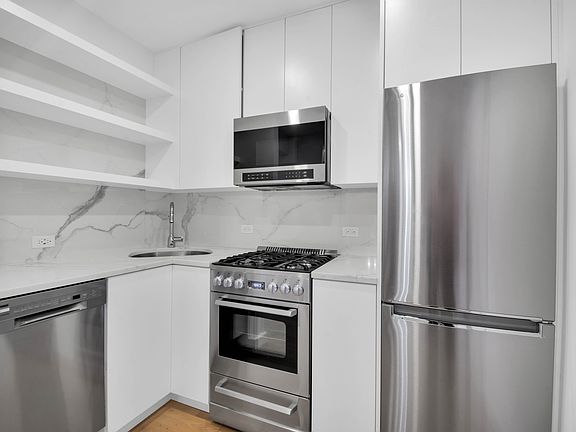 4th image of 165 Christopher St APT 4M