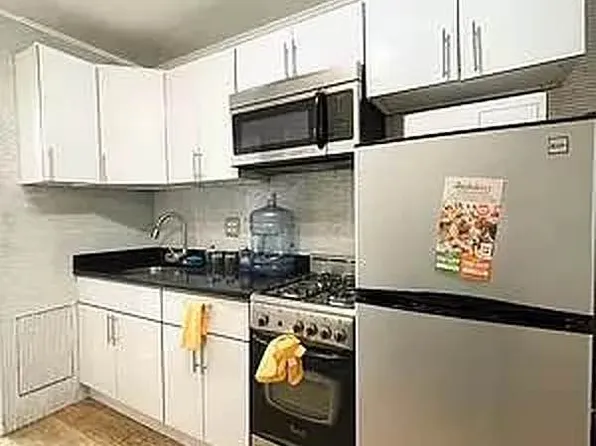 1446 First Avenue image 1 of 4