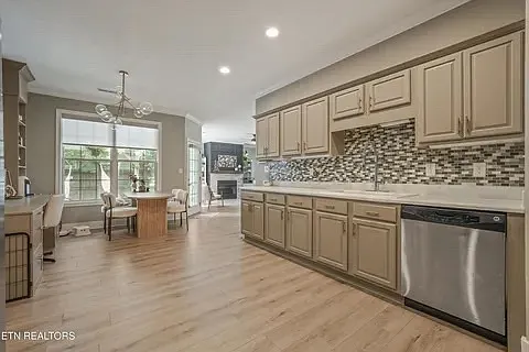 10816 Meriwether Ln — Photo 9