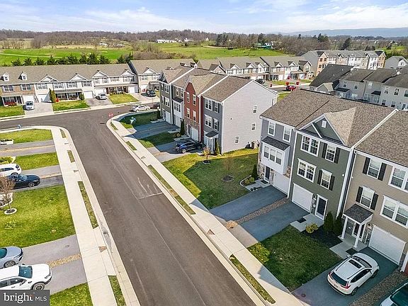 3rd image of 29 Cecily Way