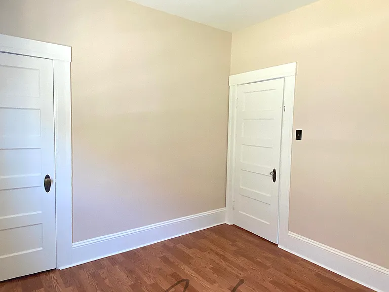 1028 Broadway — Photo 17