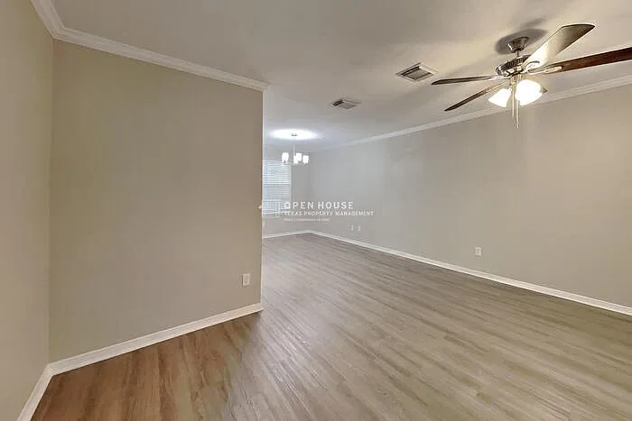 3 bed, 2.0 bath, 1843 sqft, $1,900 — Photo 4