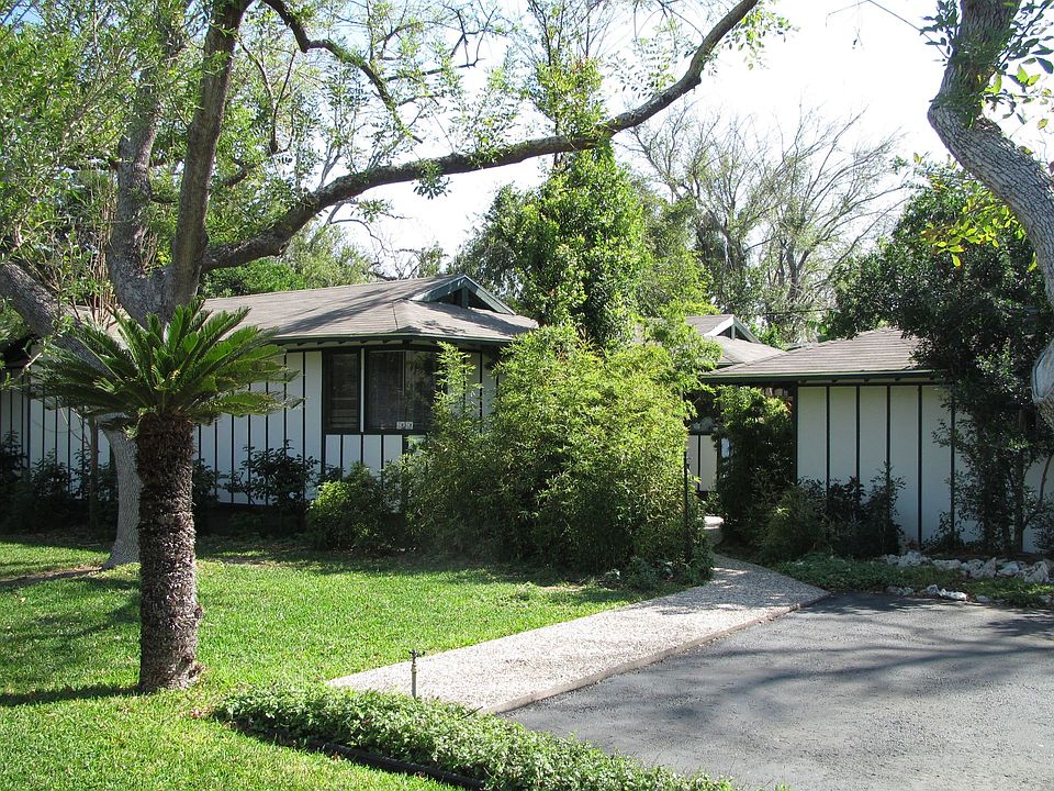 1st image of 1415 W Fern Ave
