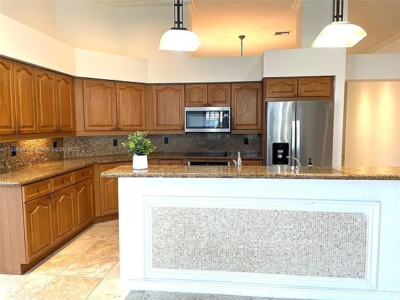 5th image of 2560 Bay Pointe Dr