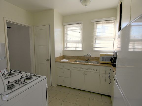 5th image of 6859 Willoughby Ave