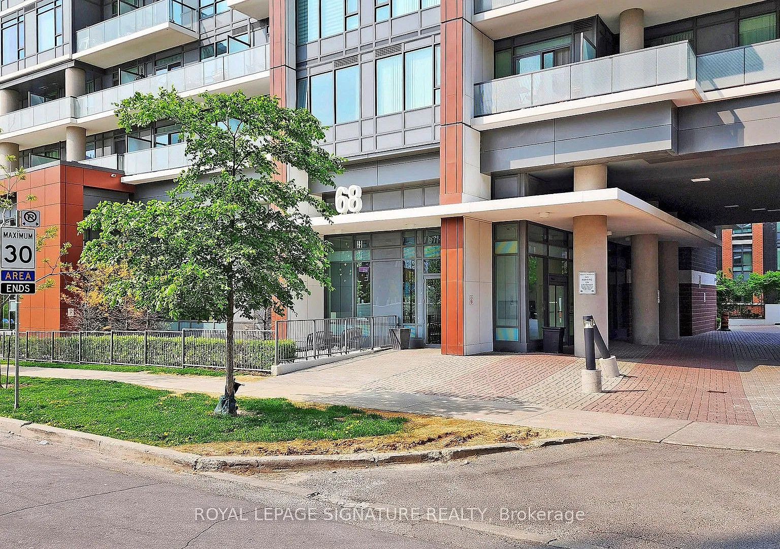 68 Canterbury Pl — Photo 2