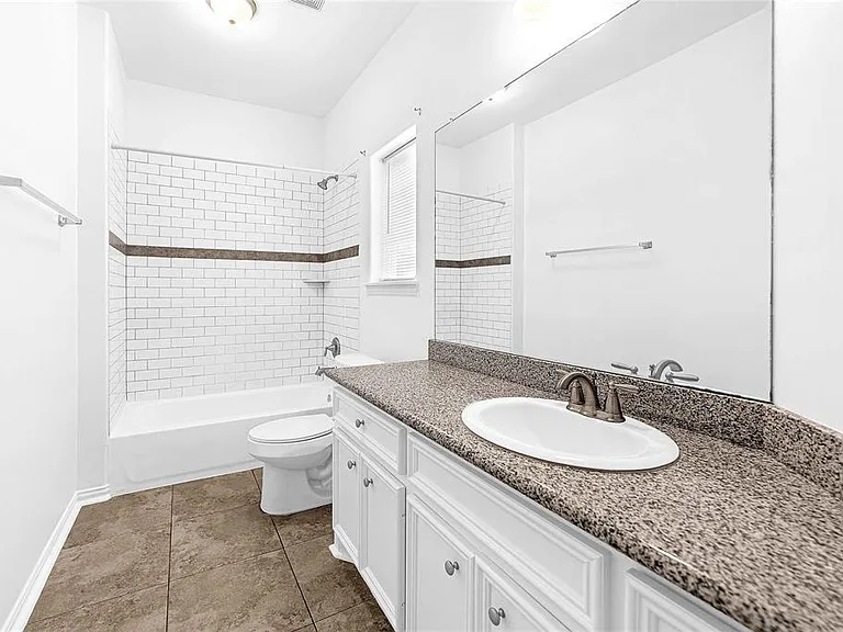 6122 W Mount Houston Rd #B — Photo 8