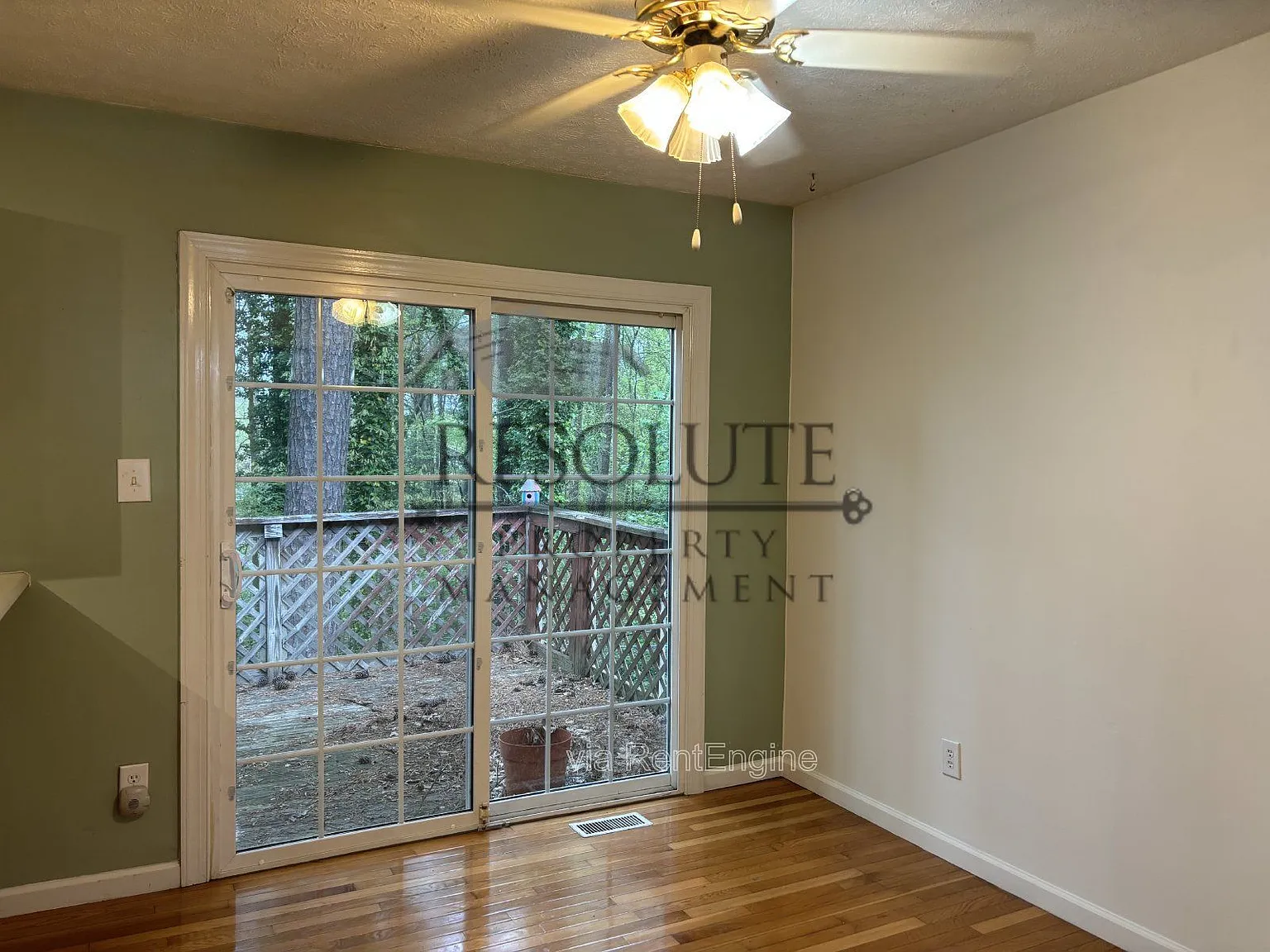 3 bed, 1.5 bath, 1560 sqft, $1,550 — Photo 4