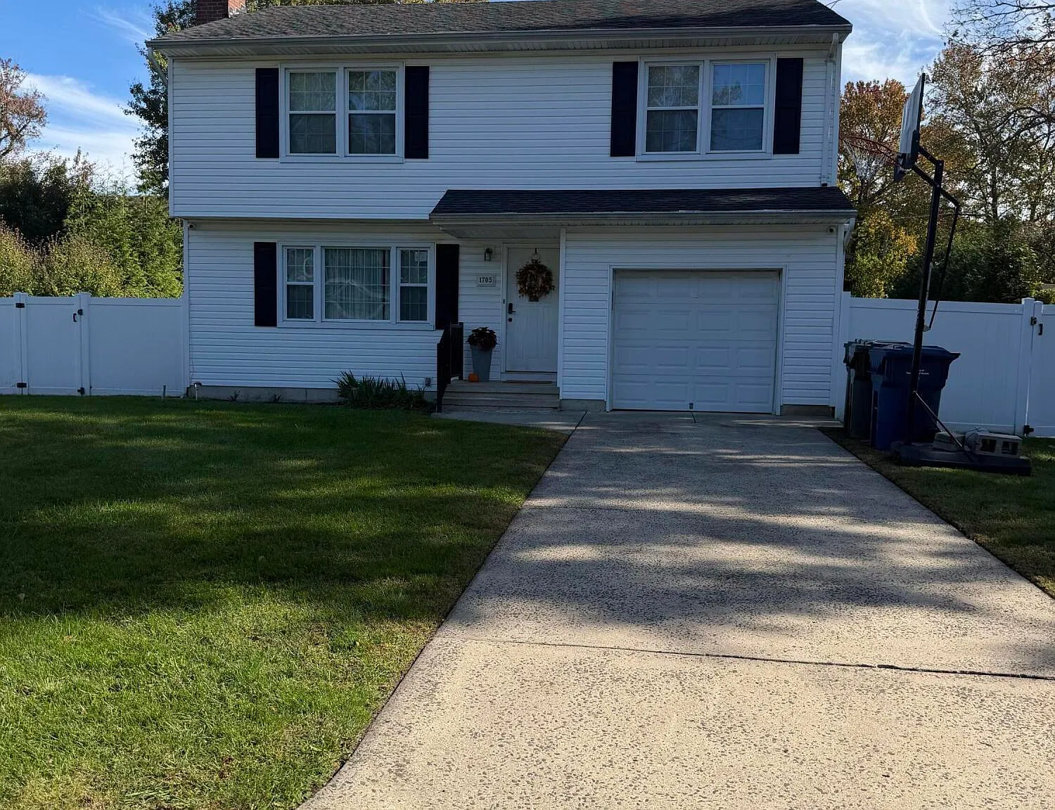 4 bed, 2.5 bath, 1738 sqft, $3,000 — Photo 1