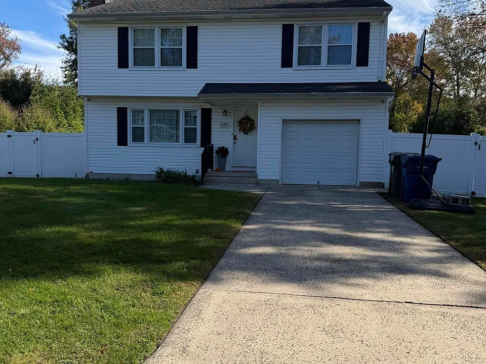 1705 Westfield St