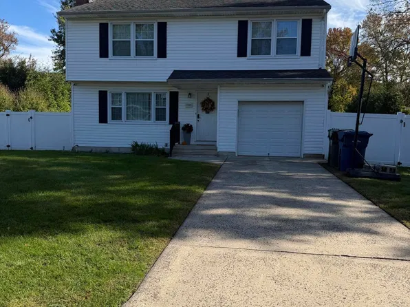 1705 Westfield St, Oakhurst, NJ 07755