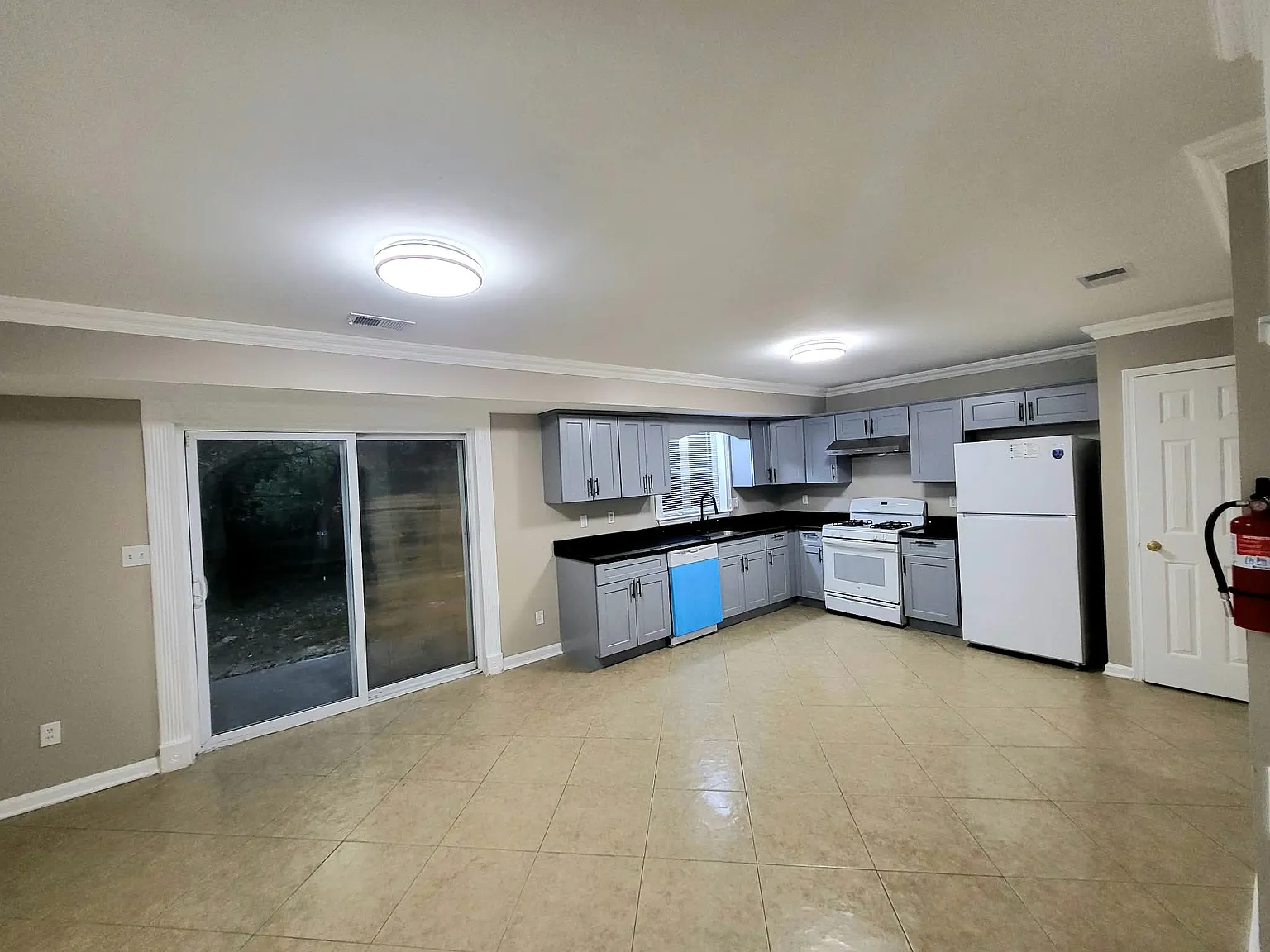 3 bed, 2.5 bath, 1596 sqft, $2,950 — Photo 3