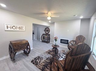 303 N 8th St, Comanche, OK 73529