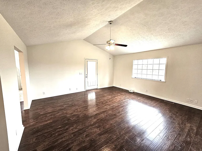 4925 Bear Bluff Rd — Photo 7