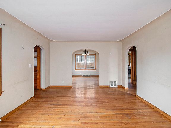 4th image of 640 Powers Ave NW