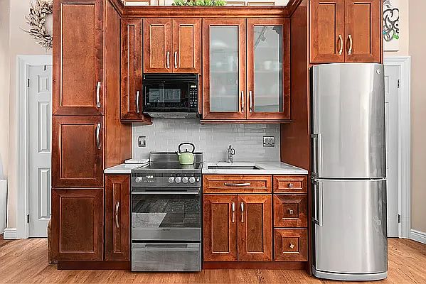 1st image of 140 W 69th St #7A1