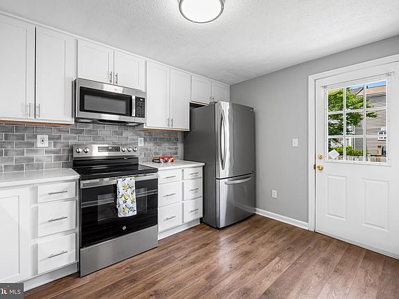 2nd image of 3608 Chadwick Ct