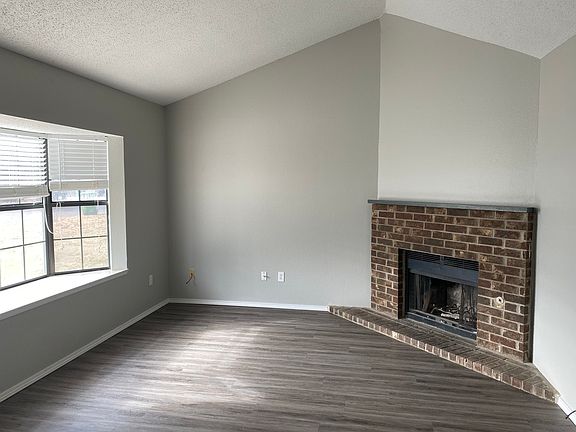 3rd image of 2501-2503 W Olrich St #2B-1BA-1075SQFT