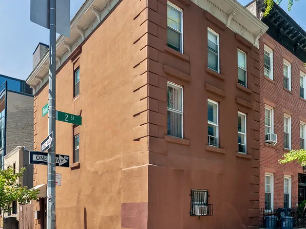 122 2nd Street image 1 of 4