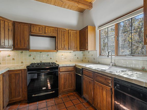 4th image of 608 1/2 E Palace Ave #C