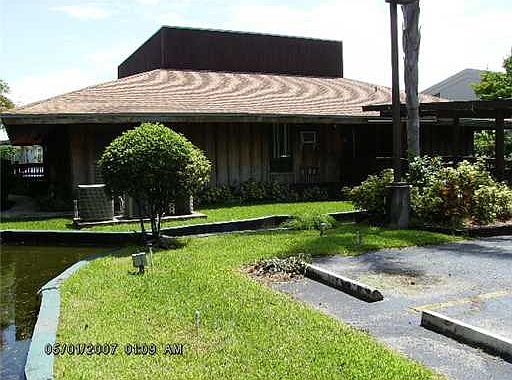 4th image of 800 NE 199th St APT 107D
